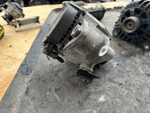 bontott TOYOTA AURIS Generátor