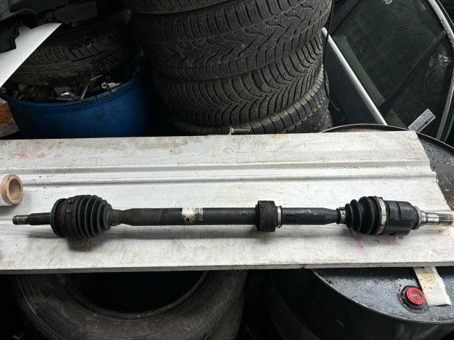 bontott TOYOTA AURIS Jobb Féltengely