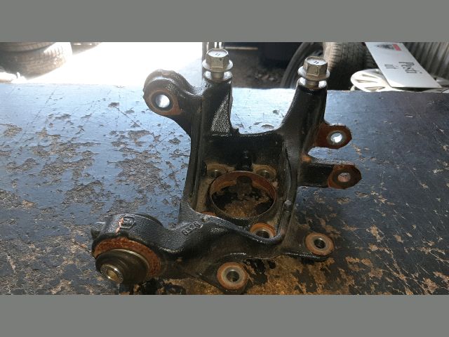 bontott TOYOTA AURIS Jobb hátsó Csonkállvány