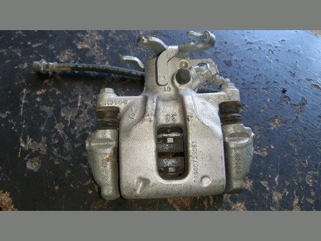 bontott TOYOTA AURIS Jobb hátsó Féknyereg Munkahengerrel