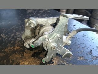 bontott TOYOTA AURIS Jobb hátsó Féknyereg Munkahengerrel