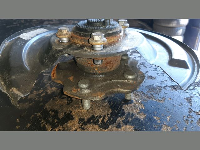 bontott TOYOTA AURIS Jobb hátsó Kerékagy