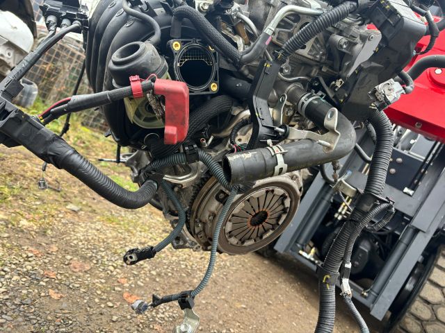 bontott TOYOTA AURIS Komplett Motor (Segédberendezésekkel)