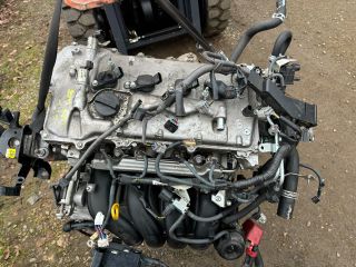 bontott TOYOTA AURIS Komplett Motor (Segédberendezésekkel)