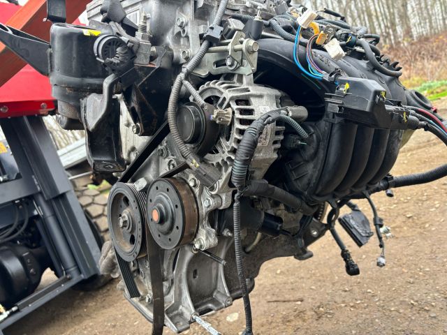 bontott TOYOTA AURIS Komplett Motor (Segédberendezésekkel)