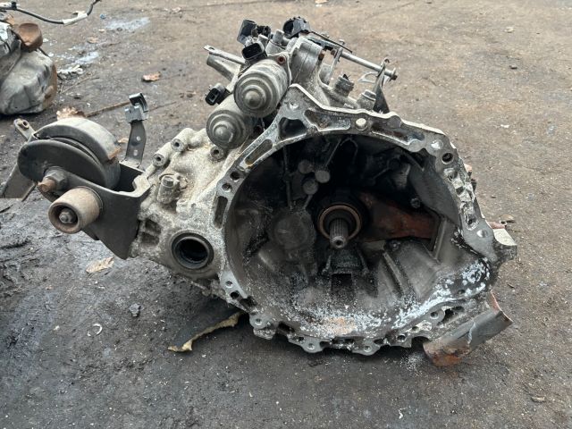 bontott TOYOTA AURIS Váltó (Mechanikus)