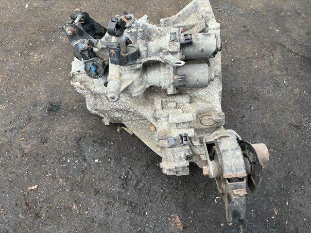 bontott TOYOTA AURIS Váltó (Mechanikus)