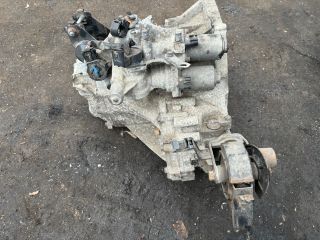 bontott TOYOTA AURIS Váltó (Mechanikus)