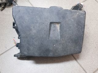 bontott TOYOTA AURIS Biztosítéktábla Motortér