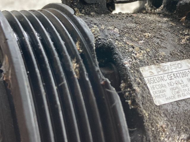 bontott TOYOTA AURIS Klímakompresszor