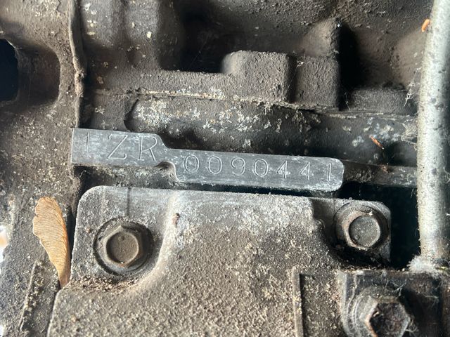 bontott TOYOTA AURIS Motor (Fűzött blokk hengerfejjel)