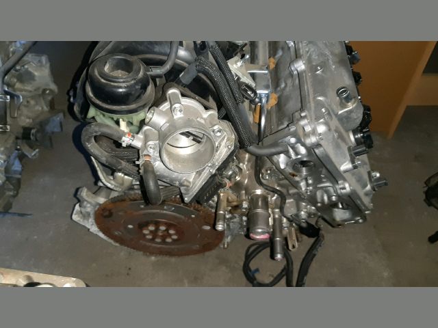 bontott TOYOTA AURIS Motor (Fűzött blokk hengerfejjel)