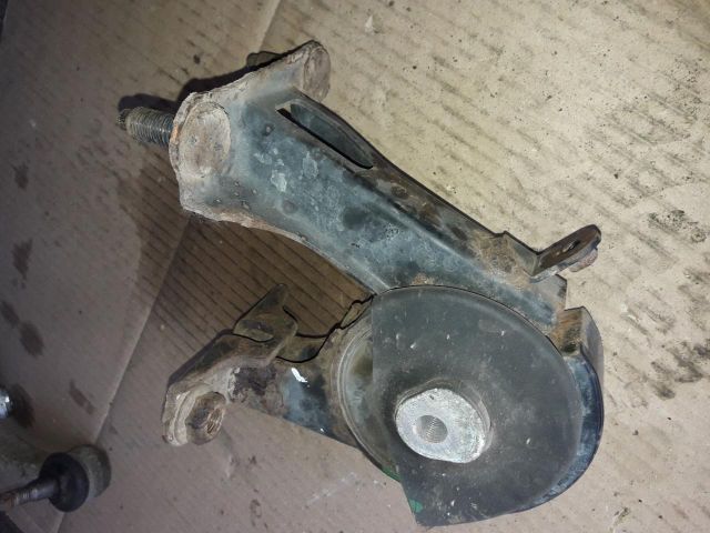 bontott TOYOTA AURIS Váltó Tartó Bak (Pozíciófüggetlen)