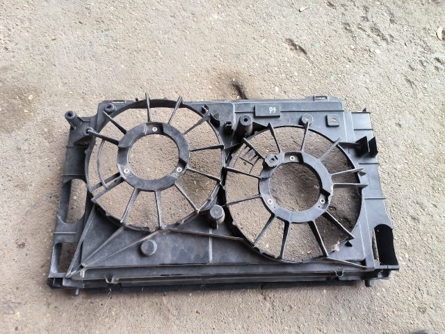 bontott TOYOTA AURIS Hűtőventilátor Keret
