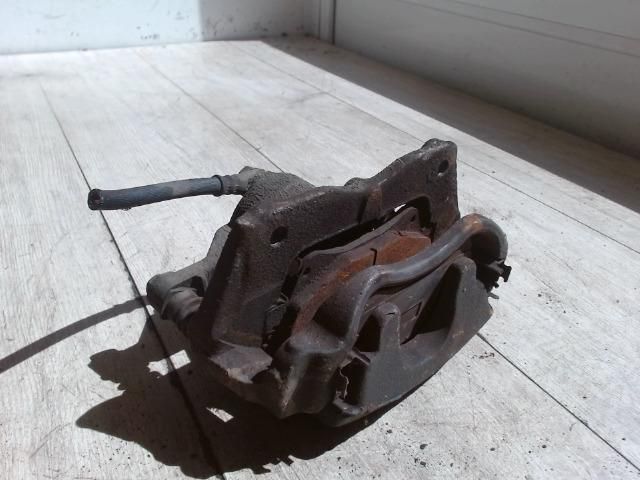 bontott TOYOTA AURIS Bal első Féknyereg Munkahengerrel