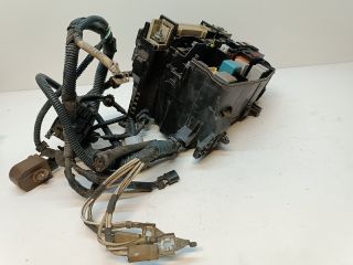 bontott TOYOTA AURIS Biztosítéktábla Motortér