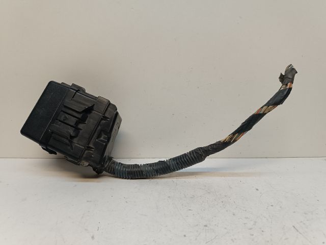 bontott TOYOTA AURIS Biztosítéktábla Motortér