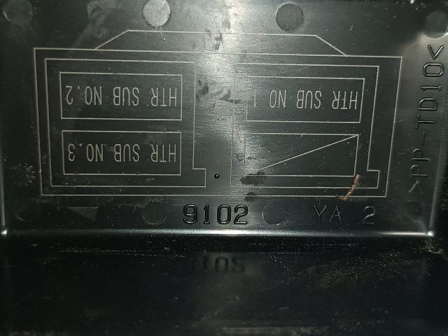 bontott TOYOTA AURIS Biztosítéktábla Motortér