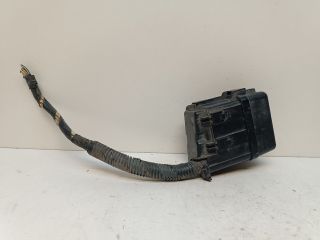 bontott TOYOTA AURIS Biztosítéktábla Motortér