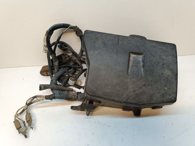 bontott TOYOTA AURIS Biztosítéktábla Motortér