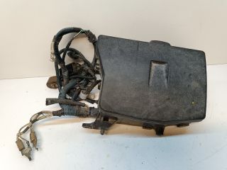 bontott TOYOTA AURIS Biztosítéktábla Motortér