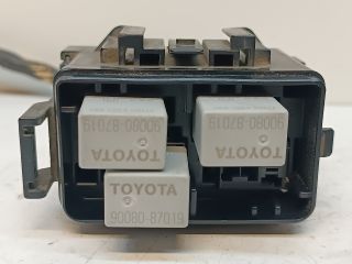 bontott TOYOTA AURIS Biztosítéktábla Motortér