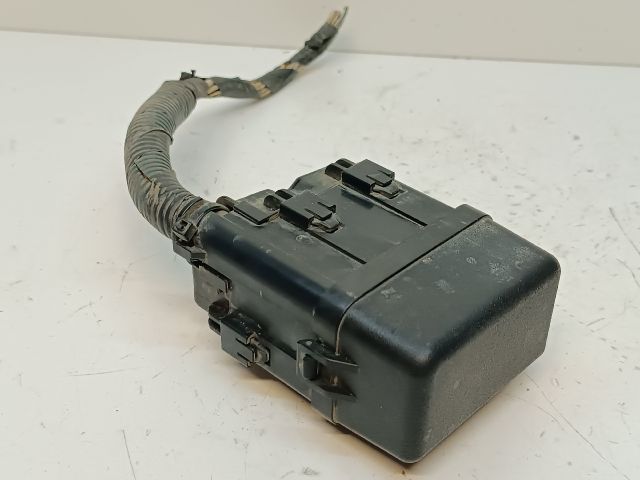 bontott TOYOTA AURIS Biztosítéktábla Motortér