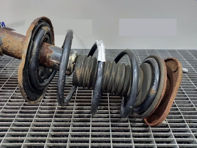 bontott TOYOTA AURIS Első Rugó