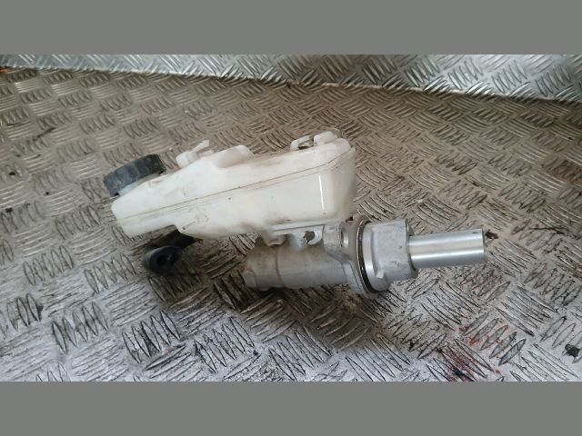 bontott TOYOTA AURIS Főfékhenger