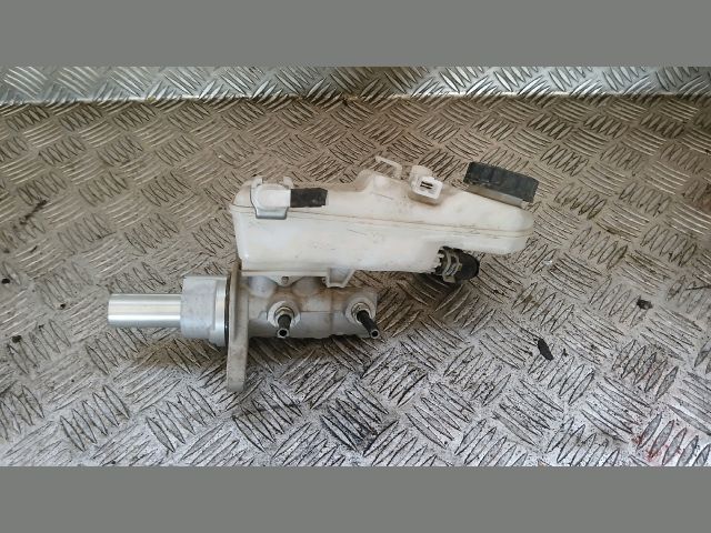 bontott TOYOTA AURIS Főfékhenger