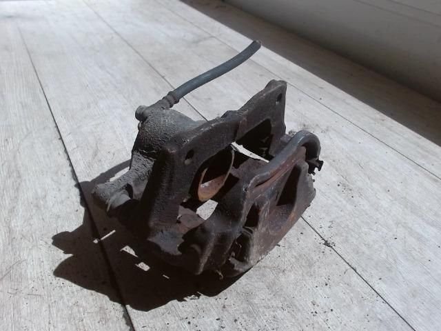 bontott TOYOTA AURIS Jobb első Féknyereg Munkahengerrel