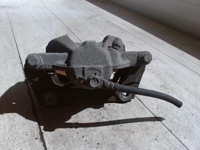 bontott TOYOTA AURIS Jobb első Féknyereg Munkahengerrel