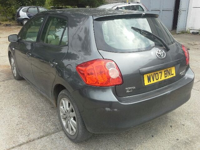 bontott TOYOTA AURIS Motor (Fűzött blokk hengerfejjel)