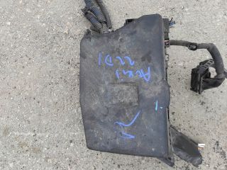 bontott TOYOTA AURIS Biztosítéktábla Motortér