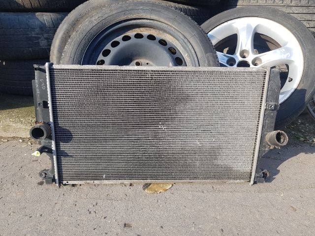 bontott TOYOTA AURIS Vízhűtő Radiátor (Klímás)