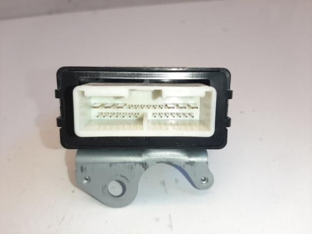 bontott TOYOTA AURIS Ablaktörlő Relé