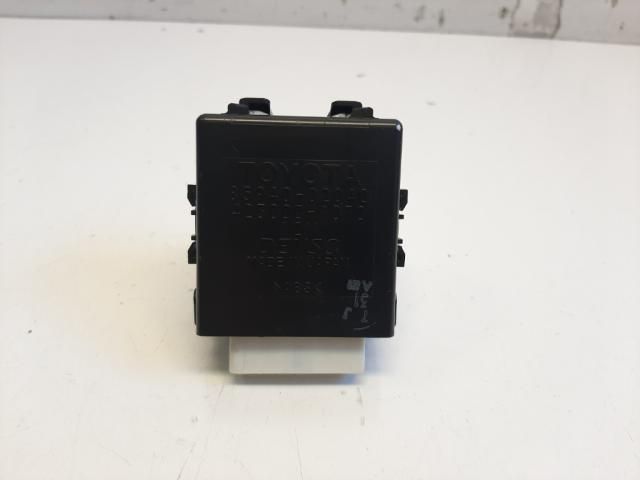 bontott TOYOTA AURIS Ablaktörlő Relé