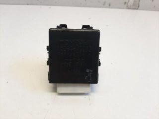 bontott TOYOTA AURIS Ablaktörlő Relé