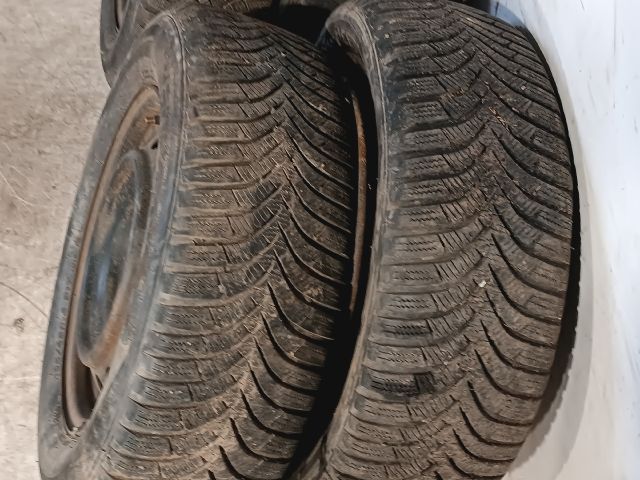 bontott TOYOTA AURIS Acélfelni Szett Gumival