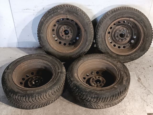 bontott TOYOTA AURIS Acélfelni Szett Gumival