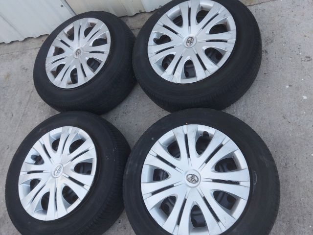 bontott TOYOTA AURIS Acélfelni Szett Gumival