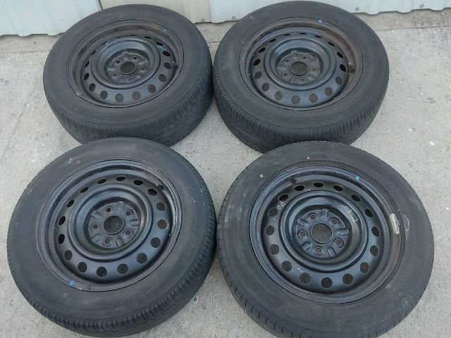 bontott TOYOTA AURIS Acélfelni Szett Gumival