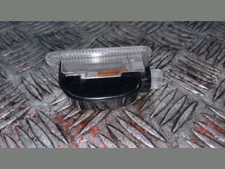 bontott TOYOTA AURIS Ajtó Kárpit Világítás