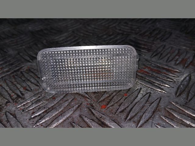 bontott TOYOTA AURIS Ajtó Kárpit Világítás