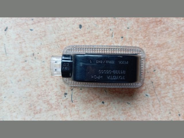 bontott TOYOTA AURIS Ajtó Kárpit Világítás