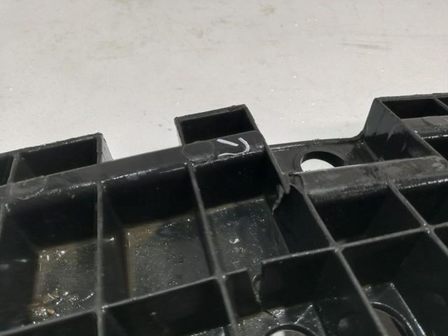 bontott TOYOTA AURIS Alsó Hűtőburkolat