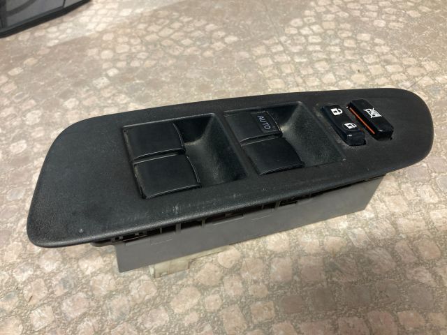 bontott TOYOTA AURIS Bal első Ablakemelő Kapcsoló