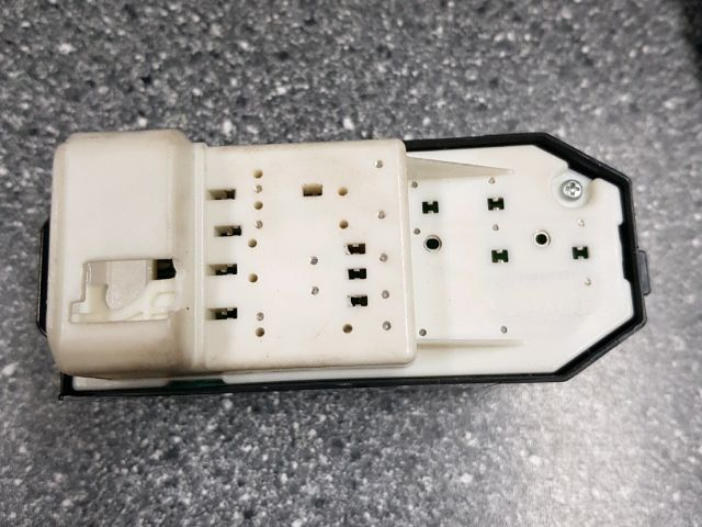 bontott TOYOTA AURIS Bal első Ablakemelő Kapcsoló