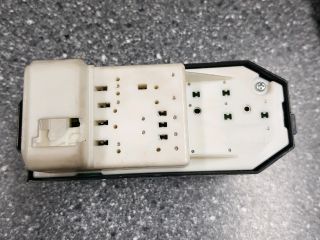 bontott TOYOTA AURIS Bal első Ablakemelő Kapcsoló