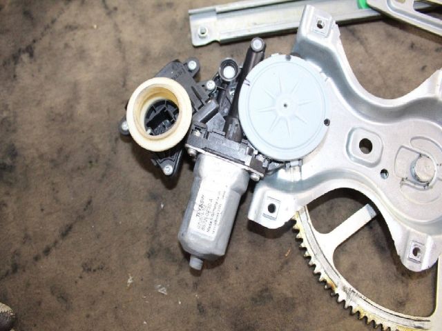 bontott TOYOTA AURIS Bal első Ablakemelő Szerkezet (Elektromos)